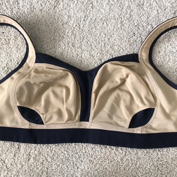 Lululemon Black Workout Bra - Picture 6 of 6
